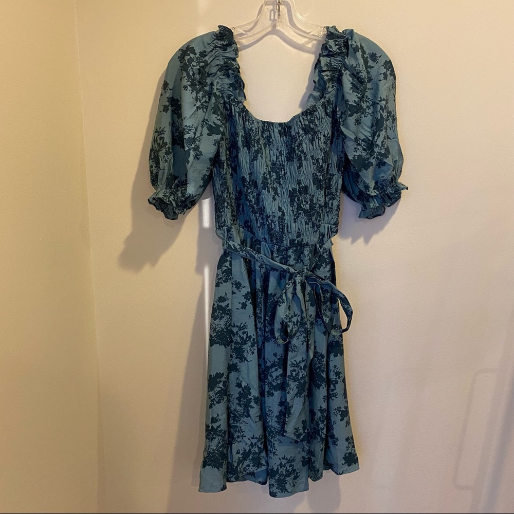 Gal Meets Glam Square Neck Smocked Floral Dress